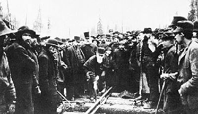 1885-Le chemin de fer du canadien pacifique est complete .