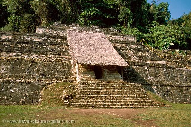Mayas: Tomb of the Red Queen