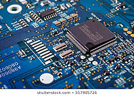 son las computadoras modernas. El tamaño comenzó a disminuir con la mejora en los circuitos integrados.