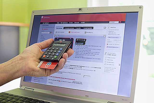 Az amerikai felnőttek 51%-a nyilatkozza, hogy online végzi bankkal kapcsolatos tevékenységeit a Pew Research Centre felmérése alapján.