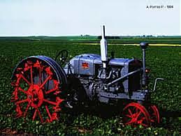 TRACTOR CON MOTOR DE INYECCIÓN Y TRACCIÓN