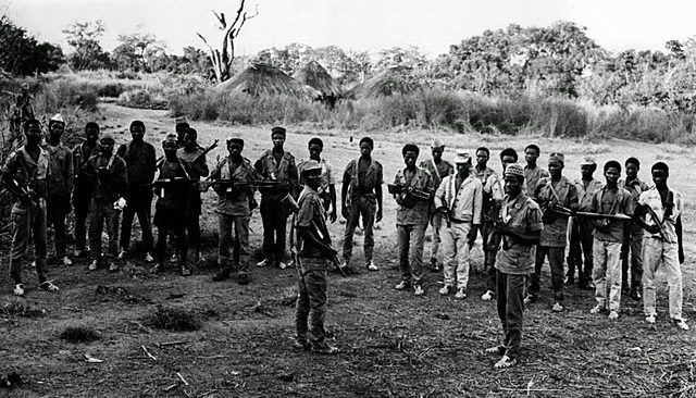 INÍCIO DA GUERRA EM GUINÉ / INAUGURAÇÃO DA PONTE DA ARRÁBIDA.