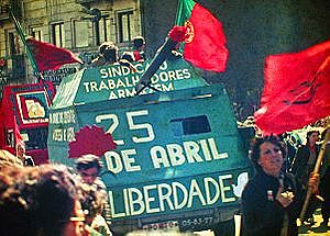 REVOLUCIÓN DE LOS CLAVELES