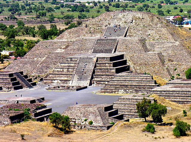 se funda la ciudad de Teotihuacán