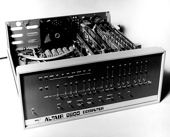 Altair 8000(1st PC)