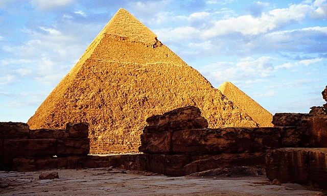 Khufu builds the Great Pyramid of Giza