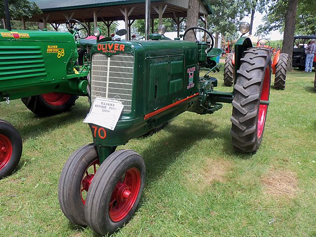 Tractor de tipo triciclo OLIVER 70