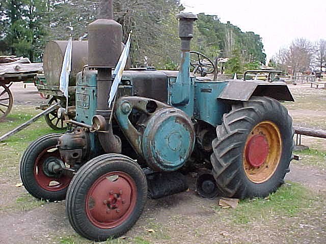 Tractor con motor semidiesel