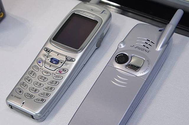 Primer teléfono móvil con cámara