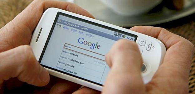 Primer telèfono mòvil con servicios a Internet