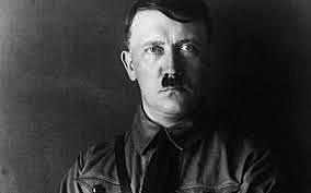 en Múnich, Adolf Hitler se libra de un intento de asesinato.
