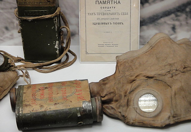 Производство противогазов.