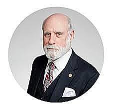 Vinton G. Cerf introdujo el primer termino Internet