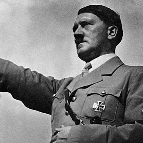 1889 Nacimiento Adolfo Hitler (SOCIALISMO)