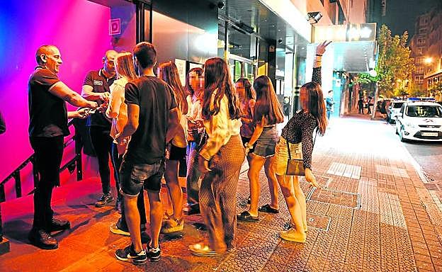 Momaren aldeko epaia eta irekiera