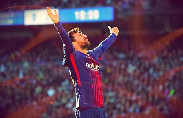 Messi makes his debut with the starting team.