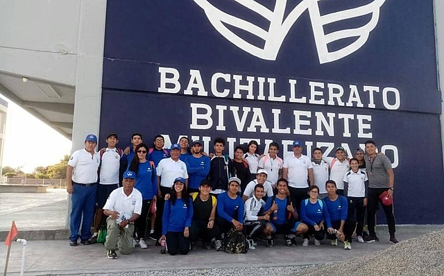 Se adopta la modalidad de Bachillerato Bivalente.