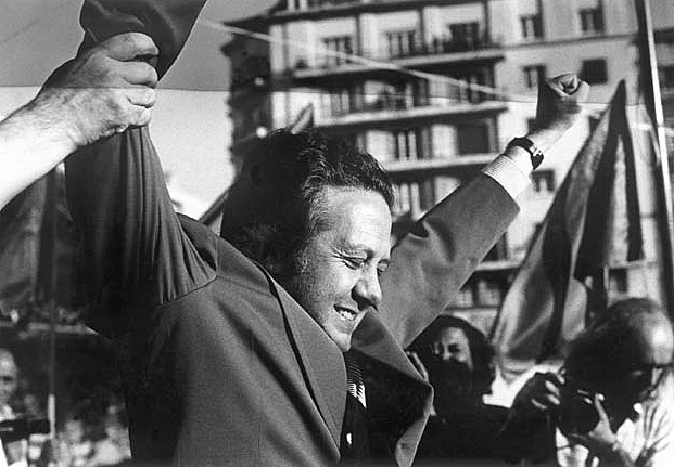 Mário Soares llega a Lisboa.