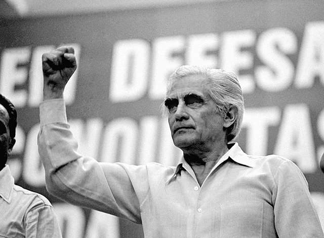 Regreso a Lisboa de Álvaro Cunhal, líder del Partido Comunista de Portugal (PCP).