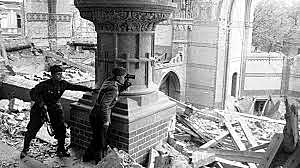 Hitler se suicida en su búnker de Berlín y los soviéticos entran en la ciudad.