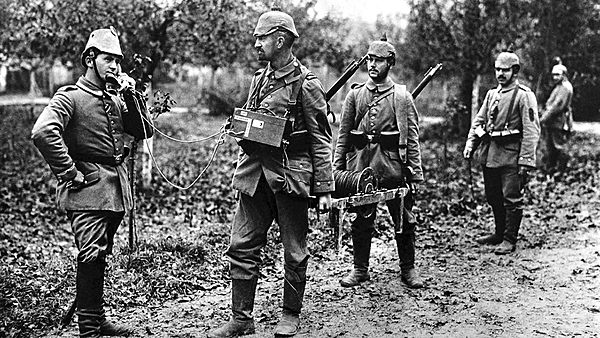 Teléfono de campaña