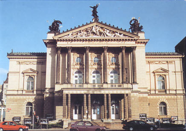 Passa  l'orquestra del Teatre Nacional de Praga