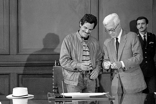 Primer acuerdo de paz con el M-19 Y EPL por parte del gobierno de Virgilio Barco