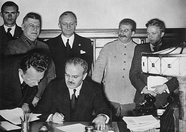 Pacto Ribbentrop-Mólotov