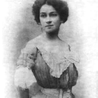 Timeline: Historia de Lola Mora