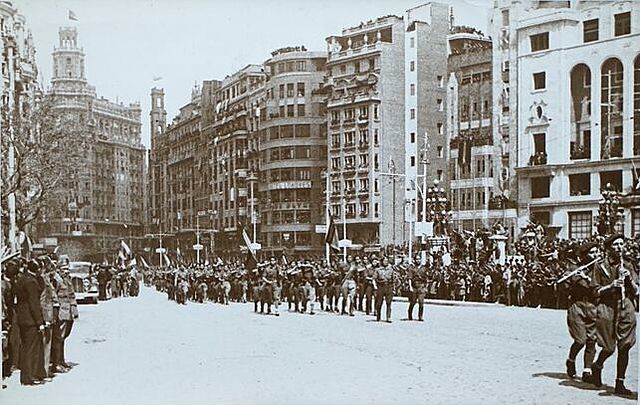 Ocupación de Madrid y Valencia, Franco canta victoria