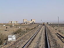 Un ferrocarril transcontinental y puente terrestre.