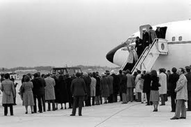 •	American hostages held in Iran are set free