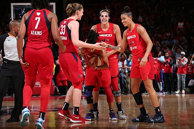 Invención de la WNBA