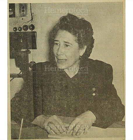 Primera diputada mujer.