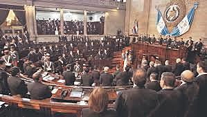 Baja participación de la mujer para 1999.