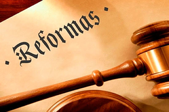 Promulgan la Primera Reforma Constitucional (CL)