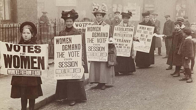 Derecho de voto a la mujer de más de 30 años en el Reino Unido