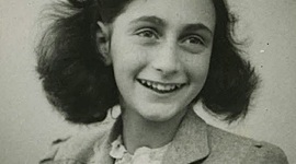 Timeline: La Casa de Atrás