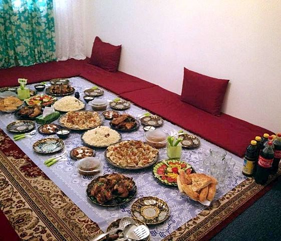 Amir, Soraya, Sohrabs and General Taheri have dinner
