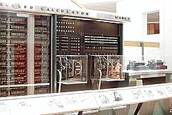Computadora electromecánica (HARVARD MARK 1).