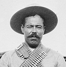 Pancho Villa saquea Columbus, Nuevo México, como represalia.