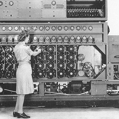 Timeline: Evolucion del computador: "Maquina de Turing" de Alan Turing