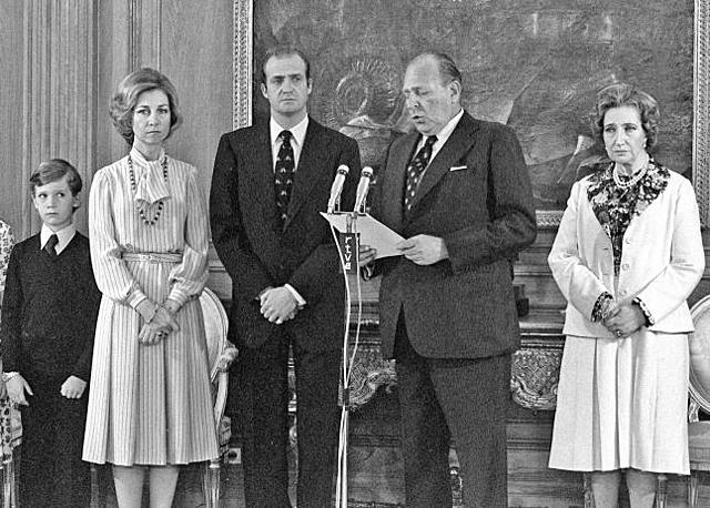 Cesión de los derechos dinásticos de Don Juan a su hijo Juan Carlos.
