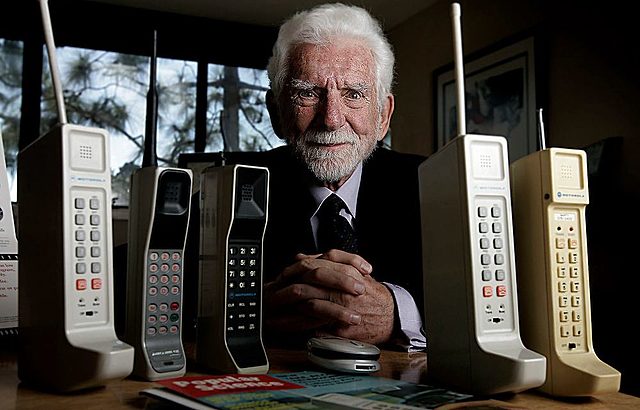 Primer teléfono móvil