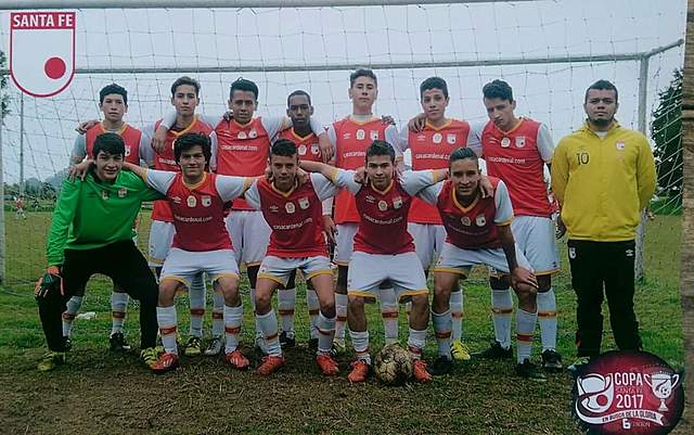 Entro A Jugar Futbol A Independiente Santa Fe