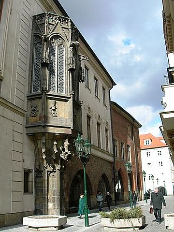 He studied at Altstädter Staatsgymnasium high school and at Charles Ferdinand University of Prague