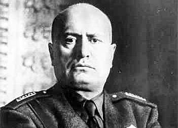 Mussolini llega al poder en Italia