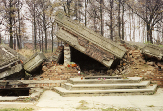 Revolt by inmates in Auschwitz.
