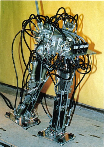 La primer maquina caminante controlada por computadora