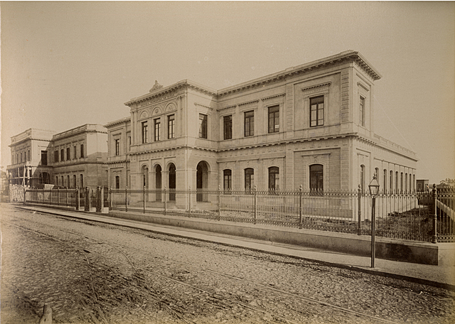 Pedro de Gante Fundó la primera escuela elemental.